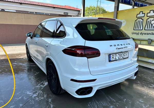 Porsche Cayenne cena 235000 przebieg: 80000, rok produkcji 2016 z Gdańsk małe 121